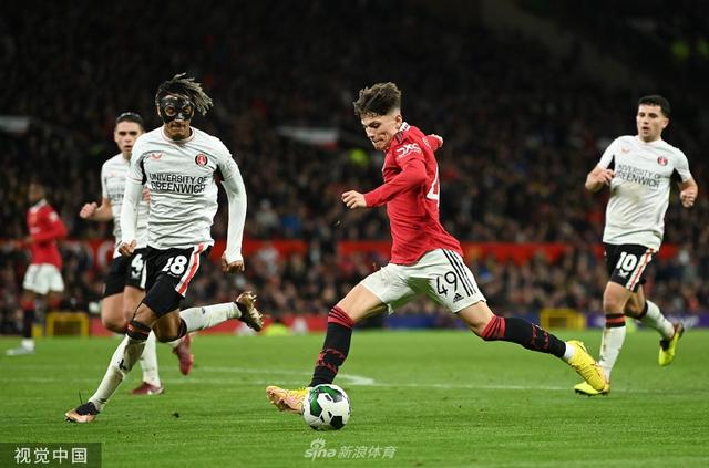 本泽马：如果C罗说自己历史最佳那是他的看法，对我来说大罗最佳.